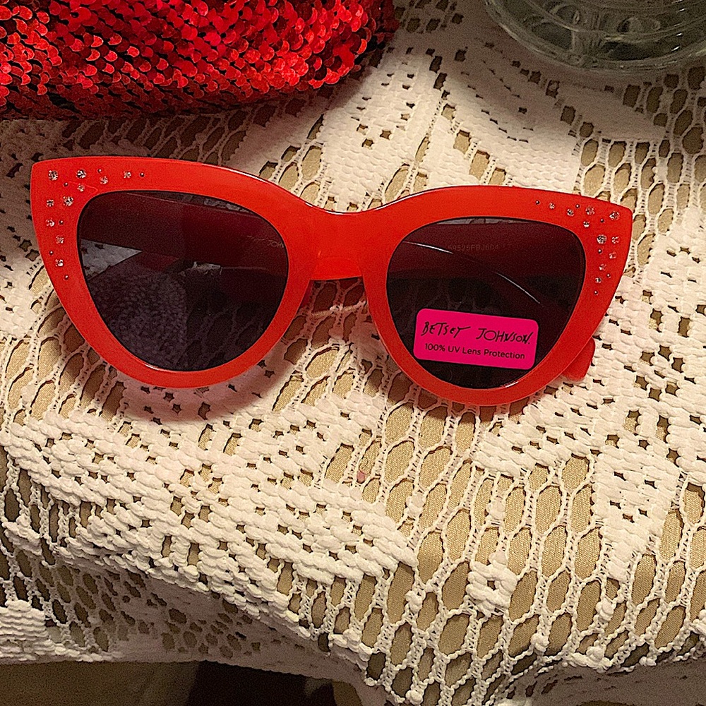 Betsey Johnson Red & Silver Rhinestone Leopard Print Cat Eye Sunglasses ✨❤️